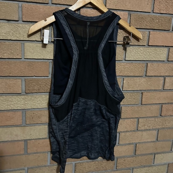 Lululemon Black and Gray Mesh Back & Unpadded Bra Tank Top Women's Size 6 - Picture 3 of 6